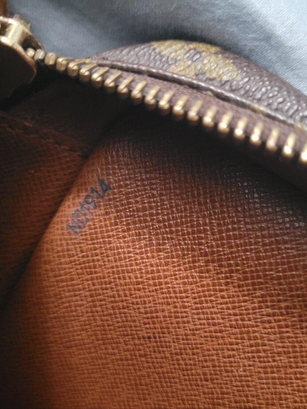 Authentic Vintage Louis Vuitton Saint Germain 24 monogram - Picture 10 of 14